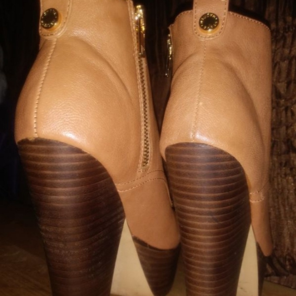 Womans high heel pumps